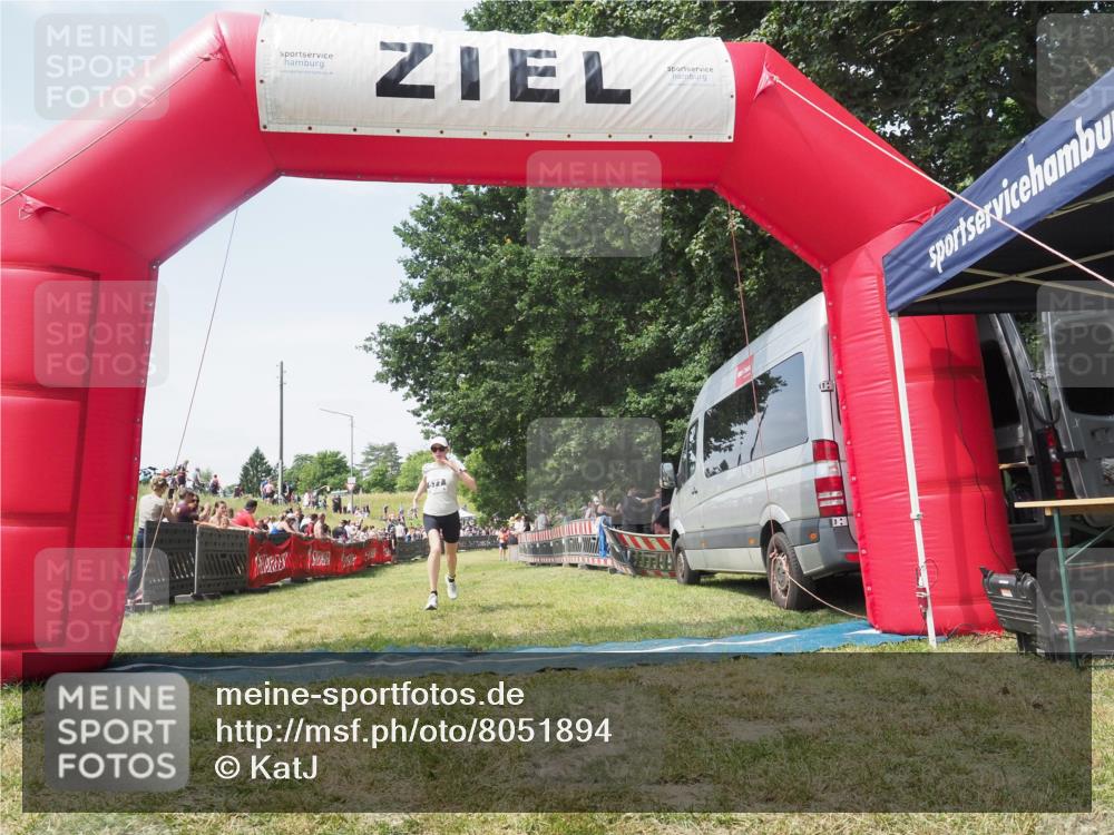 21.06.2025 - 27. Vierlanden-Triathlon KatJ http://msf.ph/oto/8051894 15.06.2025 11:43:59 Ziel 588 meine-sportfotos.de