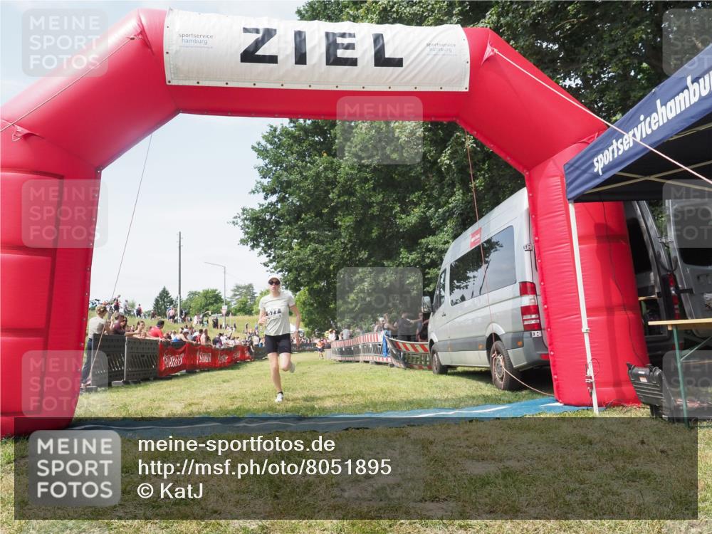 21.06.2025 - 27. Vierlanden-Triathlon KatJ http://msf.ph/oto/8051895 15.06.2025 11:44:00 Ziel 588 meine-sportfotos.de