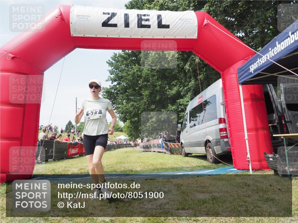 21.06.2025 - 27. Vierlanden-Triathlon KatJ http://msf.ph/oto/8051900 15.06.2025 11:44:00 Ziel 588 meine-sportfotos.de