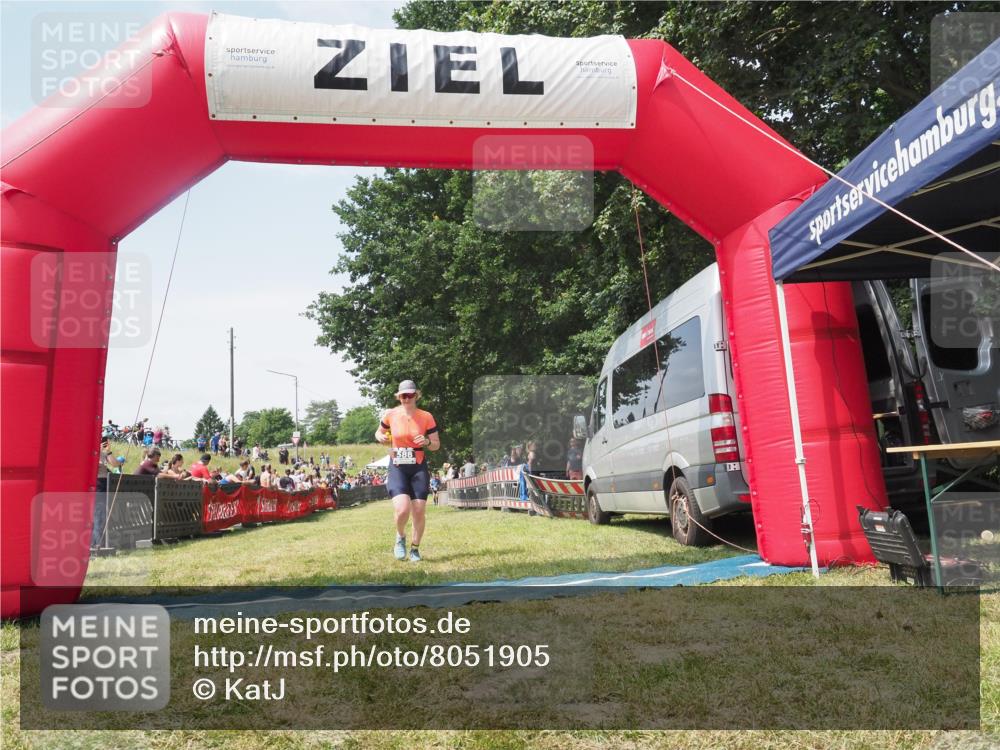 21.06.2025 - 27. Vierlanden-Triathlon KatJ http://msf.ph/oto/8051905 15.06.2025 11:44:10 Ziel  meine-sportfotos.de