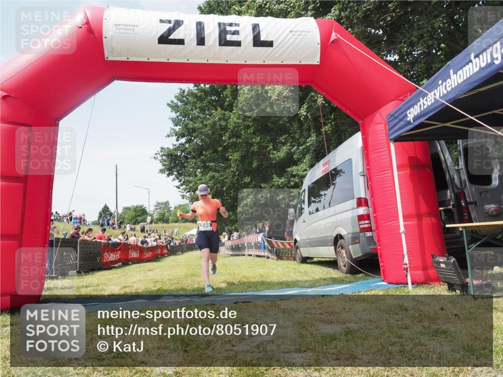 21.06.2025 - 27. Vierlanden-Triathlon KatJ http://msf.ph/oto/8051907 15.06.2025 11:44:10 Ziel  meine-sportfotos.de