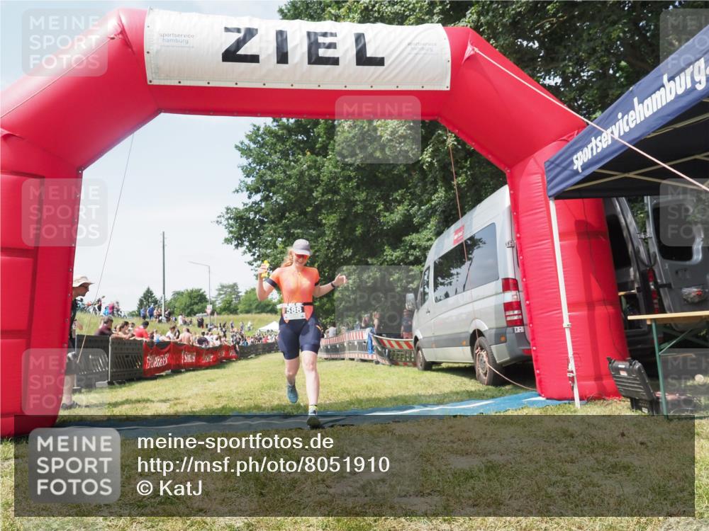 21.06.2025 - 27. Vierlanden-Triathlon KatJ http://msf.ph/oto/8051910 15.06.2025 11:44:10 Ziel  meine-sportfotos.de
