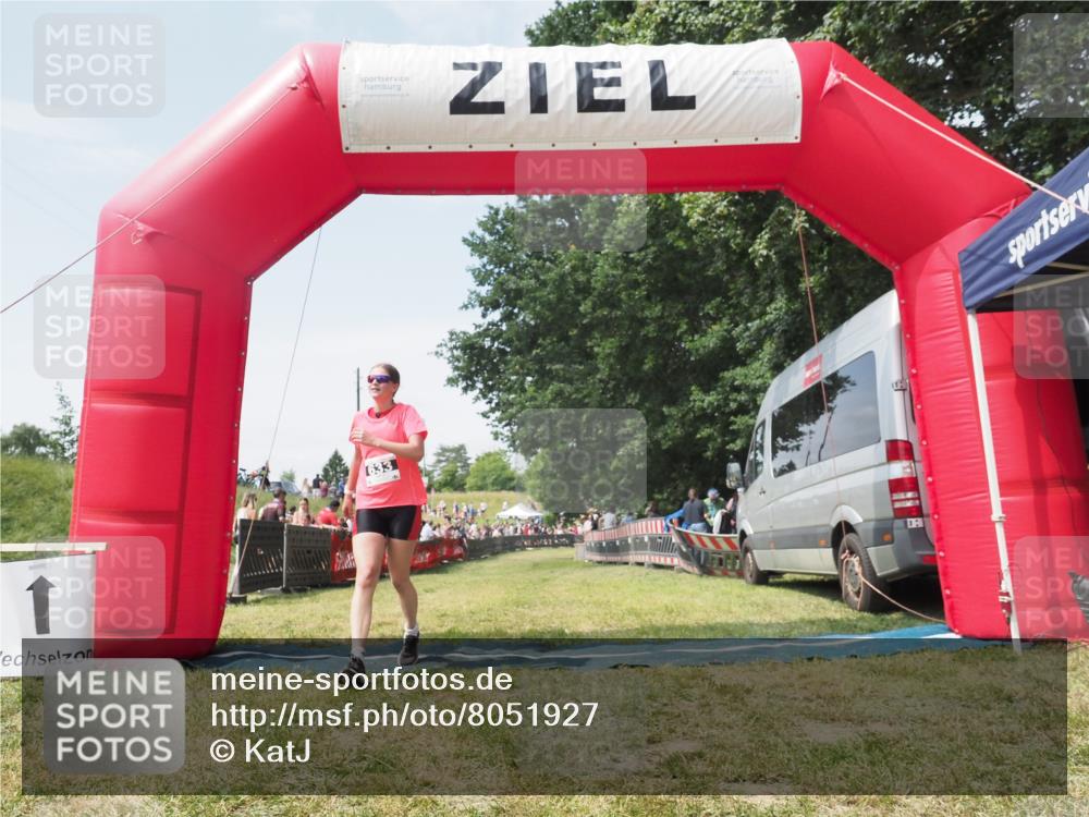 21.06.2025 - 27. Vierlanden-Triathlon KatJ http://msf.ph/oto/8051927 15.06.2025 11:44:26 Ziel  meine-sportfotos.de