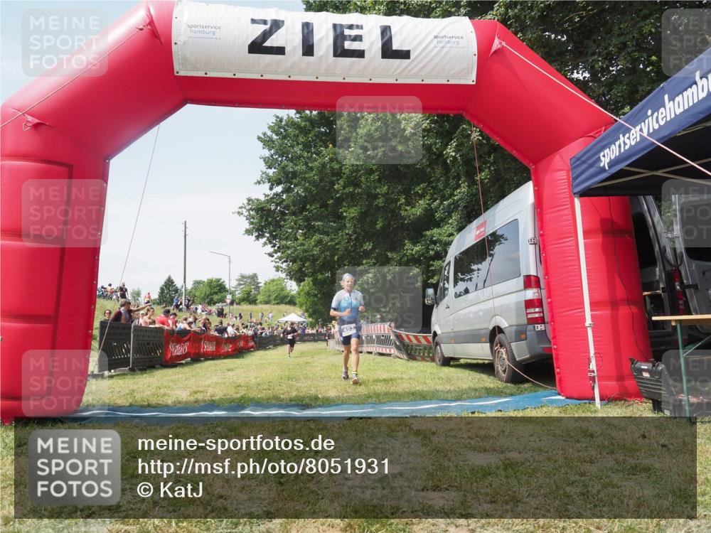 21.06.2025 - 27. Vierlanden-Triathlon KatJ http://msf.ph/oto/8051931 15.06.2025 11:44:46 Ziel 529 meine-sportfotos.de
