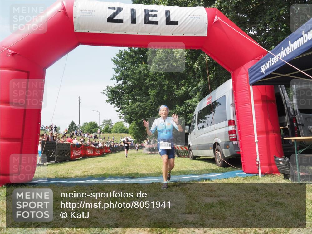 21.06.2025 - 27. Vierlanden-Triathlon KatJ http://msf.ph/oto/8051941 15.06.2025 11:44:48 Ziel 529 meine-sportfotos.de