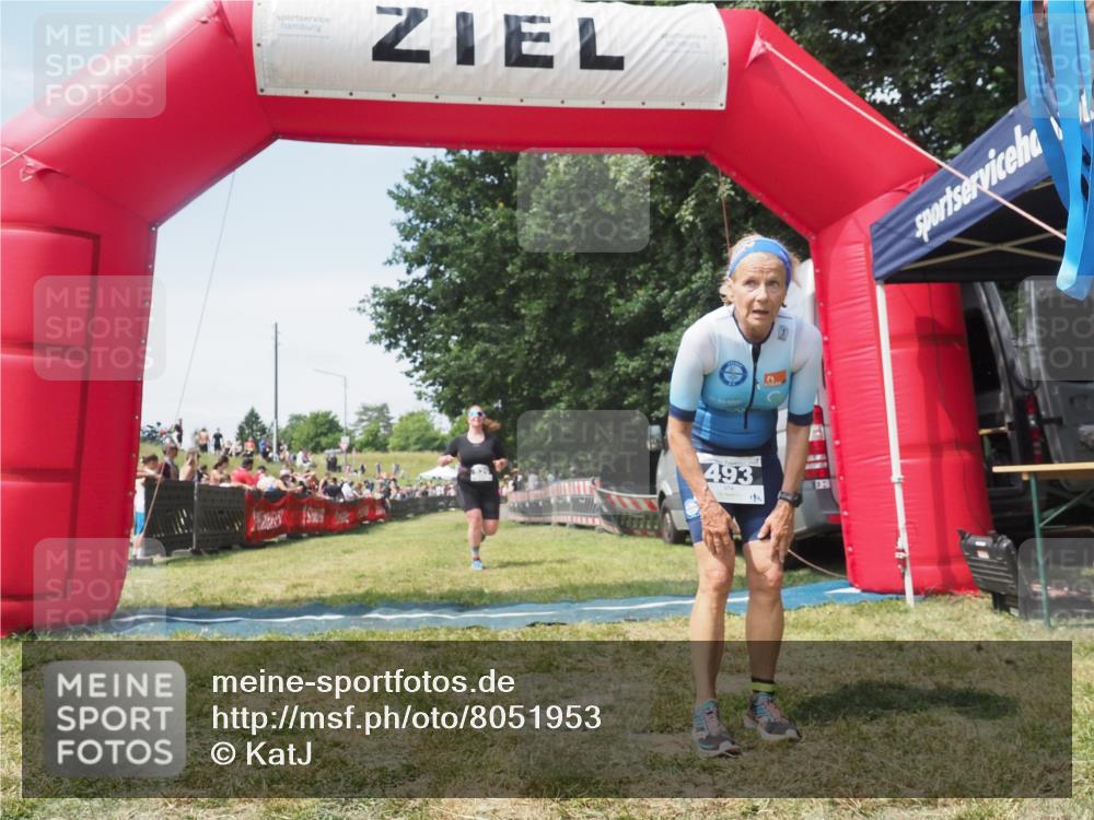 21.06.2025 - 27. Vierlanden-Triathlon KatJ http://msf.ph/oto/8051953 15.06.2025 11:44:51 Ziel  meine-sportfotos.de