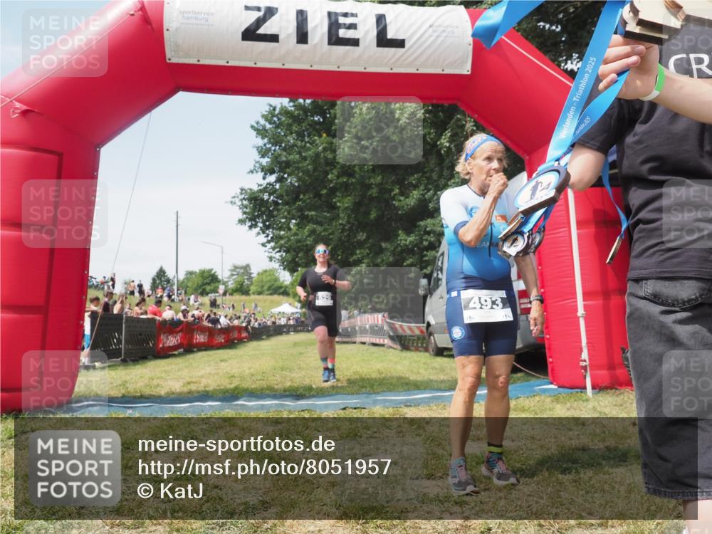 21.06.2025 - 27. Vierlanden-Triathlon KatJ http://msf.ph/oto/8051957 15.06.2025 11:44:51 Ziel  meine-sportfotos.de