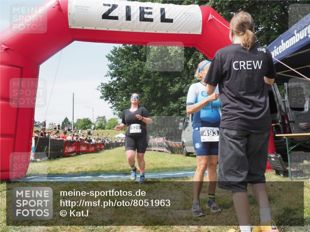 21.06.2025 - 27. Vierlanden-Triathlon KatJ http://msf.ph/oto/8051963 15.06.2025 11:44:52 Ziel  meine-sportfotos.de