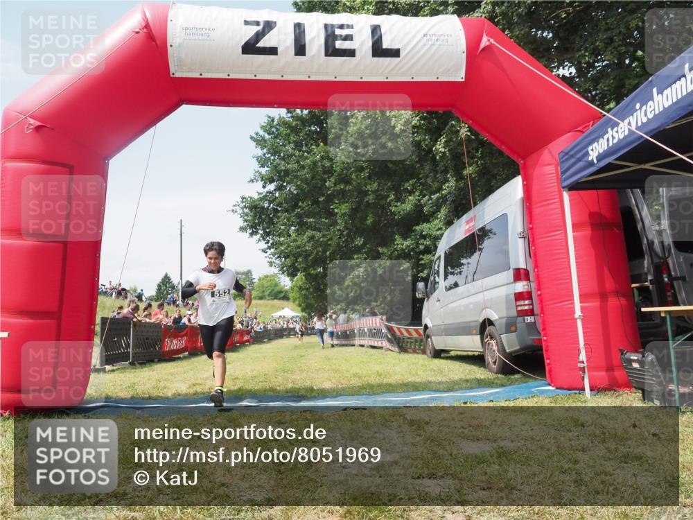 21.06.2025 - 27. Vierlanden-Triathlon KatJ http://msf.ph/oto/8051969 15.06.2025 11:45:08 Ziel 246, 444 meine-sportfotos.de