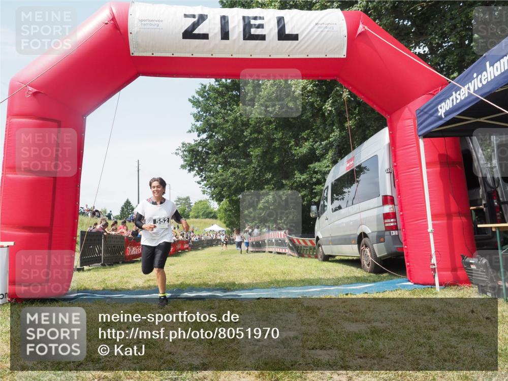 21.06.2025 - 27. Vierlanden-Triathlon KatJ http://msf.ph/oto/8051970 15.06.2025 11:45:08 Ziel 246, 444 meine-sportfotos.de