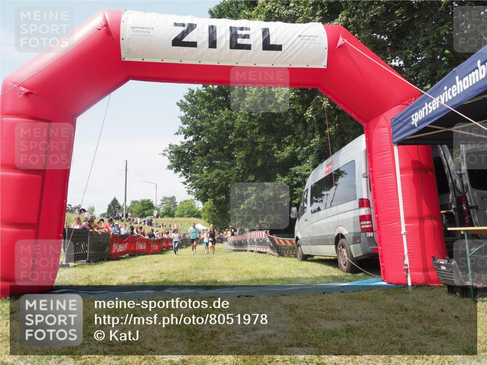 21.06.2025 - 27. Vierlanden-Triathlon KatJ http://msf.ph/oto/8051978 15.06.2025 11:45:16 Ziel 246, 444 meine-sportfotos.de
