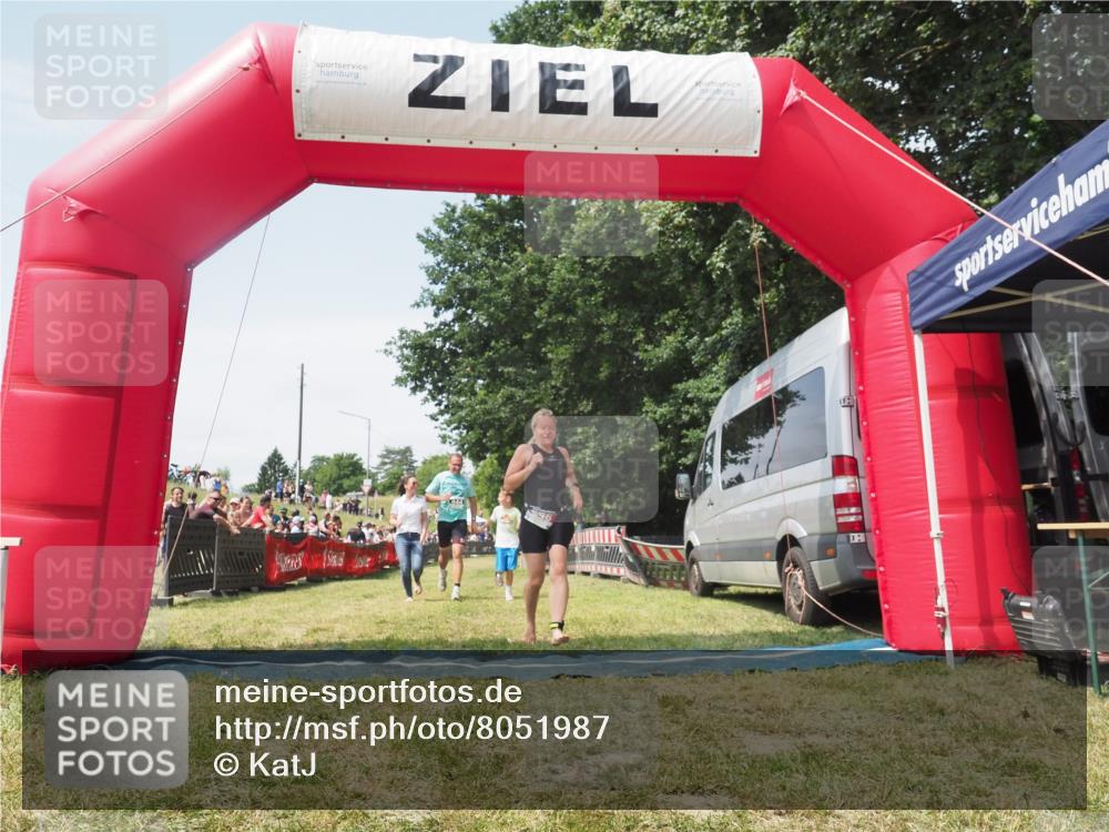 21.06.2025 - 27. Vierlanden-Triathlon KatJ http://msf.ph/oto/8051987 15.06.2025 11:45:19 Ziel 444 meine-sportfotos.de