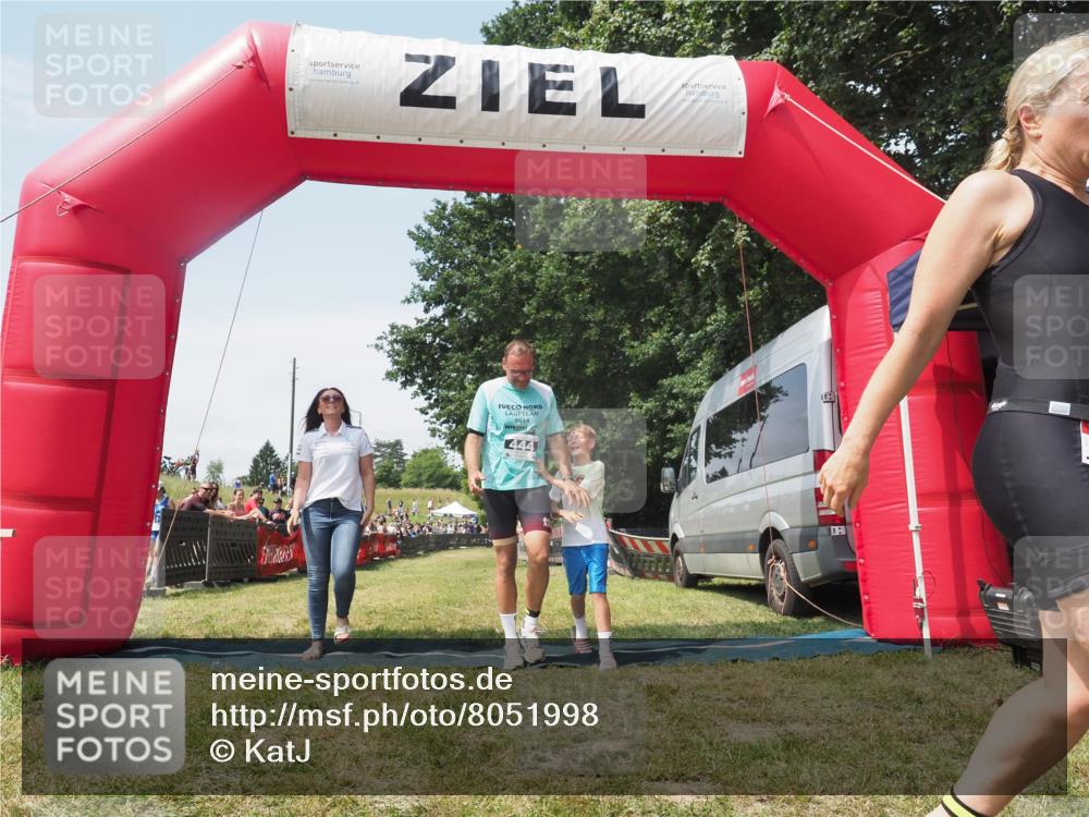 21.06.2025 - 27. Vierlanden-Triathlon KatJ http://msf.ph/oto/8051998 15.06.2025 11:45:22 Ziel  meine-sportfotos.de