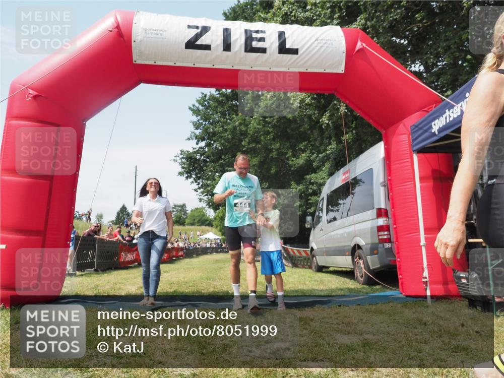 21.06.2025 - 27. Vierlanden-Triathlon KatJ http://msf.ph/oto/8051999 15.06.2025 11:45:22 Ziel  meine-sportfotos.de