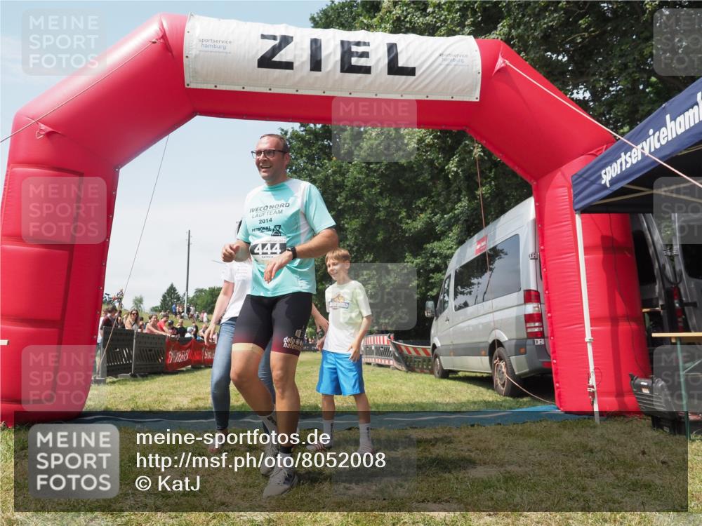 21.06.2025 - 27. Vierlanden-Triathlon KatJ http://msf.ph/oto/8052008 15.06.2025 11:45:23 Ziel  meine-sportfotos.de