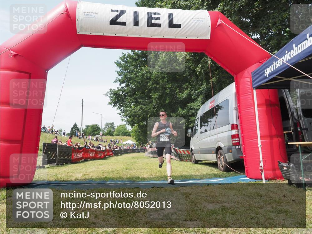 21.06.2025 - 27. Vierlanden-Triathlon KatJ http://msf.ph/oto/8052013 15.06.2025 11:45:55 Ziel  meine-sportfotos.de