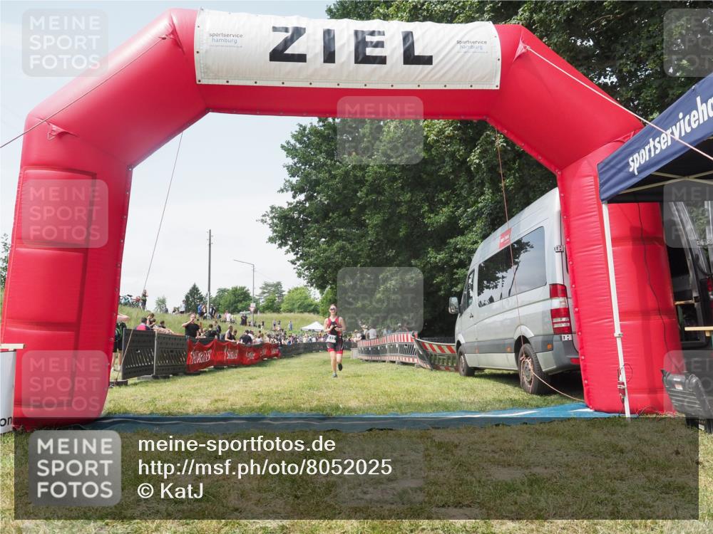 21.06.2025 - 27. Vierlanden-Triathlon KatJ http://msf.ph/oto/8052025 15.06.2025 11:46:16 Ziel 533, 620 meine-sportfotos.de