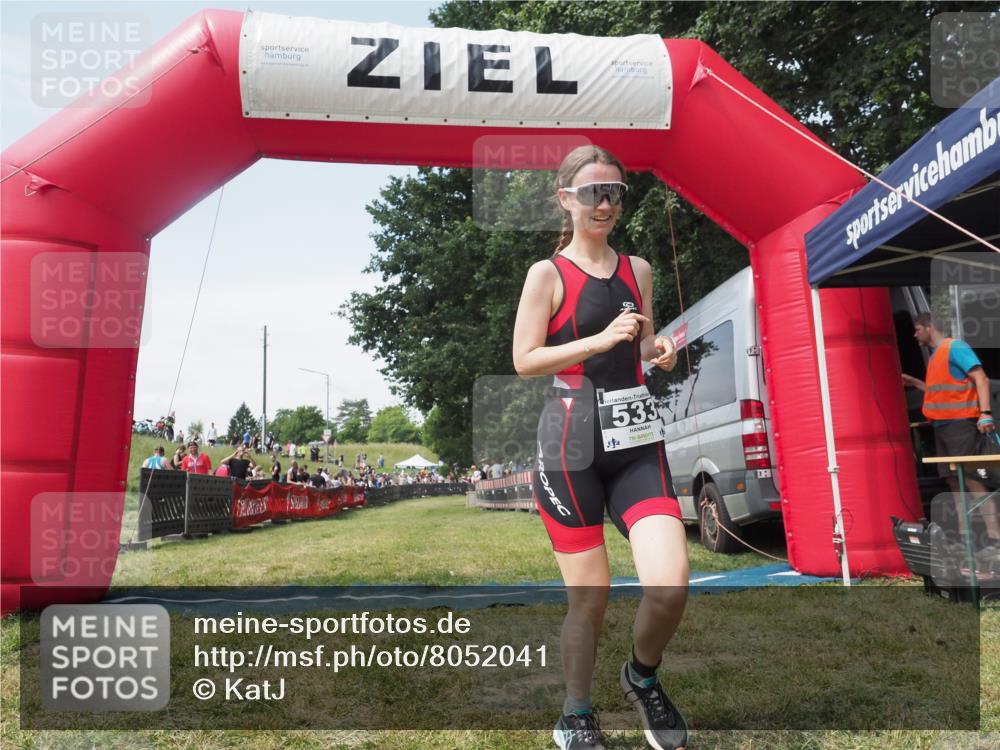 21.06.2025 - 27. Vierlanden-Triathlon KatJ http://msf.ph/oto/8052041 15.06.2025 11:46:19 Ziel 620 meine-sportfotos.de