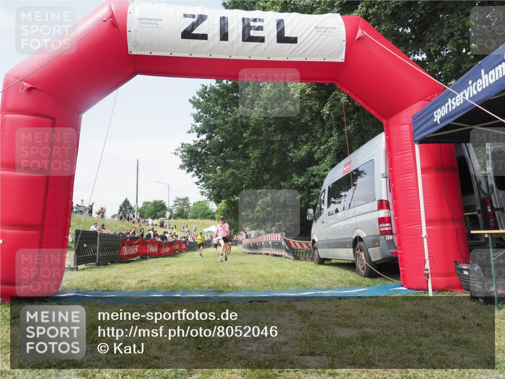 21.06.2025 - 27. Vierlanden-Triathlon KatJ http://msf.ph/oto/8052046 15.06.2025 11:46:29 Ziel 174, 515 meine-sportfotos.de