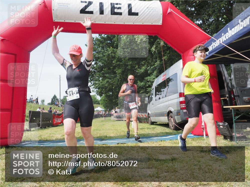 21.06.2025 - 27. Vierlanden-Triathlon KatJ http://msf.ph/oto/8052072 15.06.2025 11:46:37 Ziel 516 meine-sportfotos.de