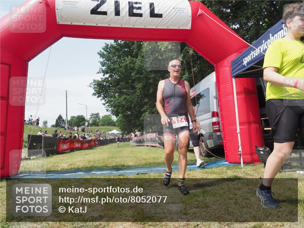 21.06.2025 - 27. Vierlanden-Triathlon KatJ http://msf.ph/oto/8052077 15.06.2025 11:46:38 Ziel 516 meine-sportfotos.de