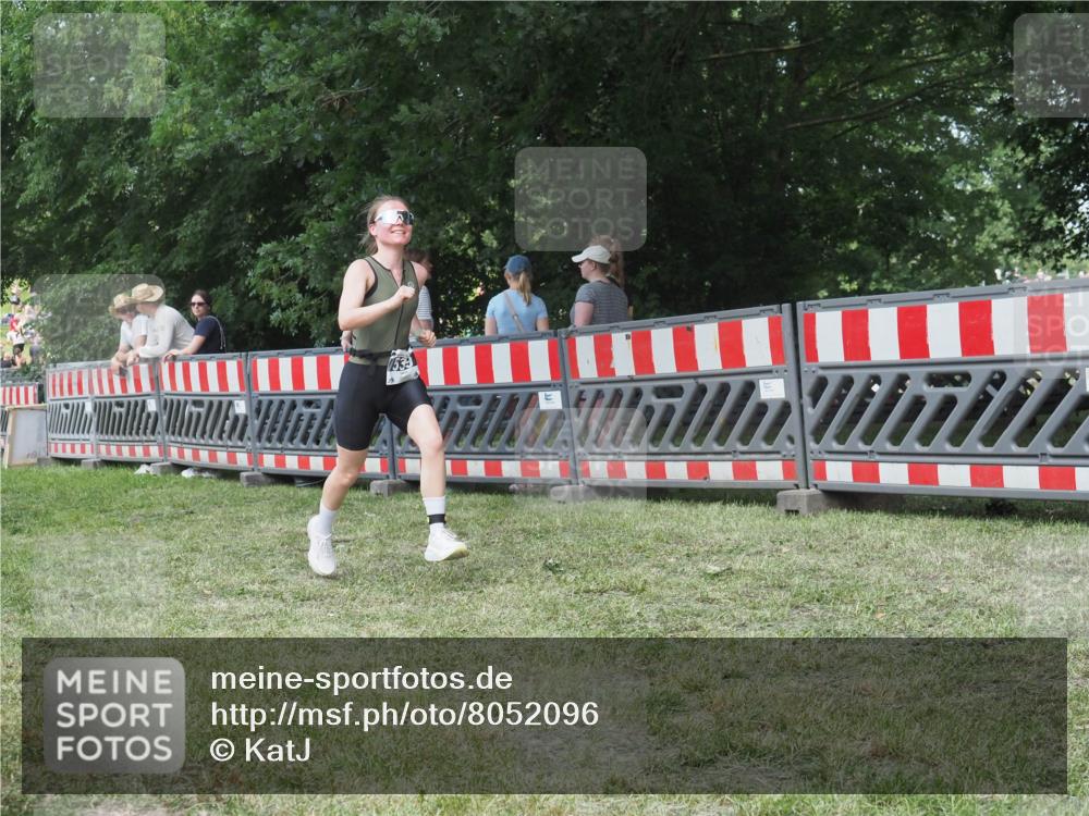 21.06.2025 - 27. Vierlanden-Triathlon KatJ http://msf.ph/oto/8052096 15.06.2025 11:47:50 Ziel 539 meine-sportfotos.de