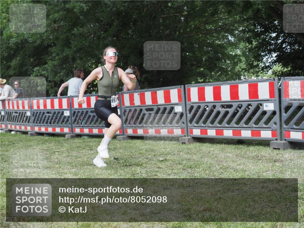 21.06.2025 - 27. Vierlanden-Triathlon KatJ http://msf.ph/oto/8052098 15.06.2025 11:47:51 Ziel 539 meine-sportfotos.de