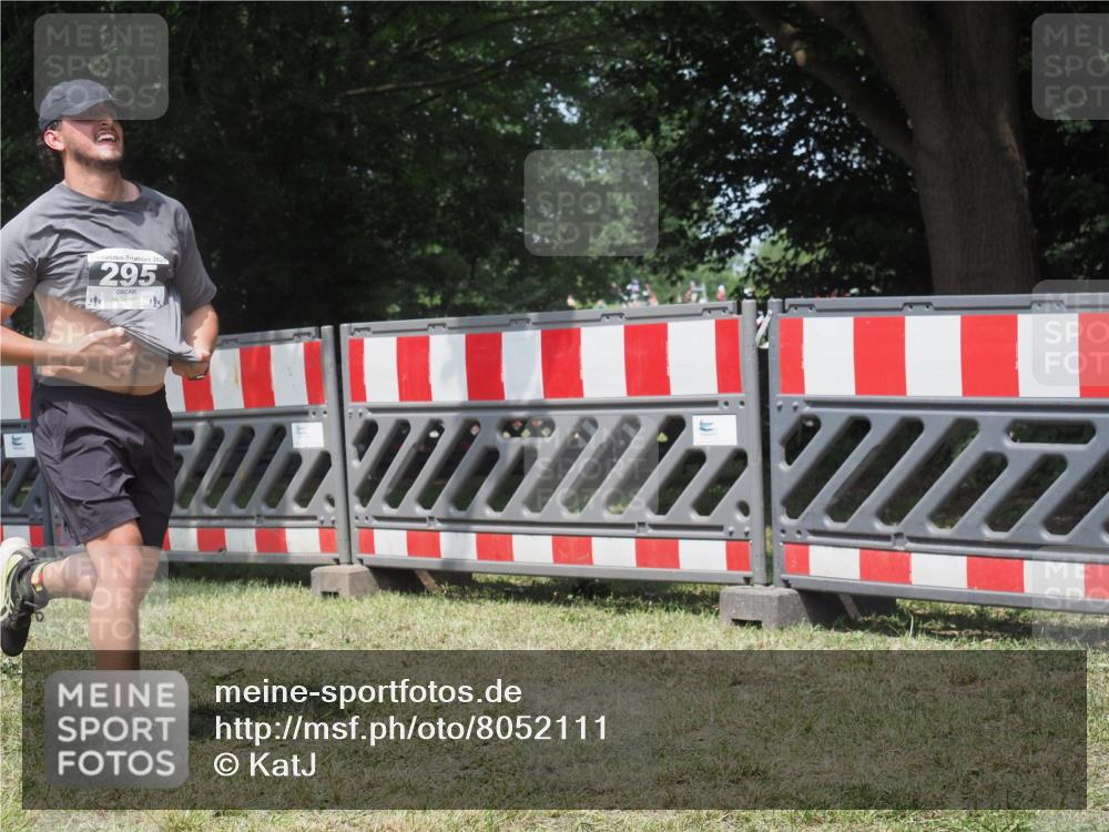 21.06.2025 - 27. Vierlanden-Triathlon KatJ http://msf.ph/oto/8052111 15.06.2025 11:48:15 Ziel 295 meine-sportfotos.de