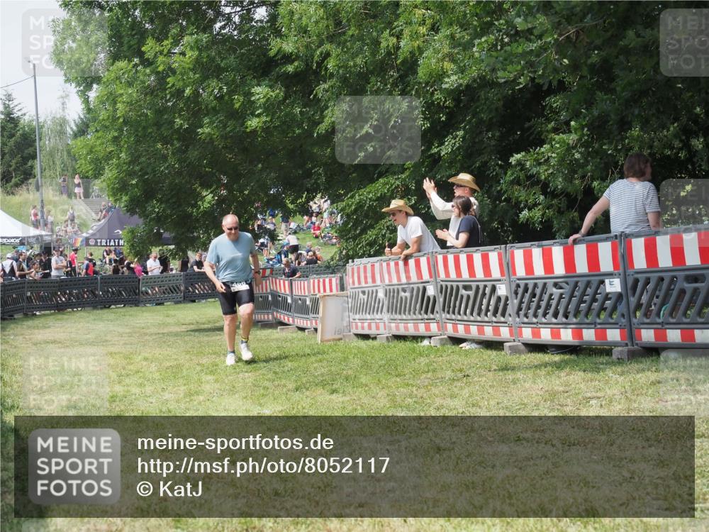 21.06.2025 - 27. Vierlanden-Triathlon KatJ http://msf.ph/oto/8052117 15.06.2025 11:48:44 Ziel 466 meine-sportfotos.de