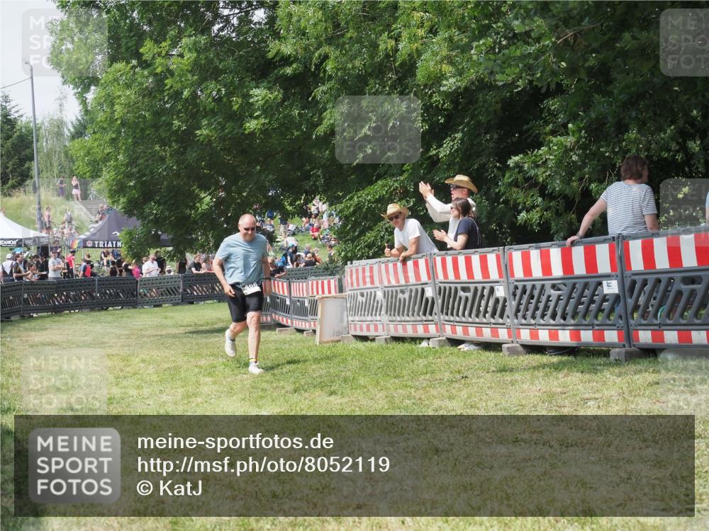 21.06.2025 - 27. Vierlanden-Triathlon KatJ http://msf.ph/oto/8052119 15.06.2025 11:48:44 Ziel 466 meine-sportfotos.de