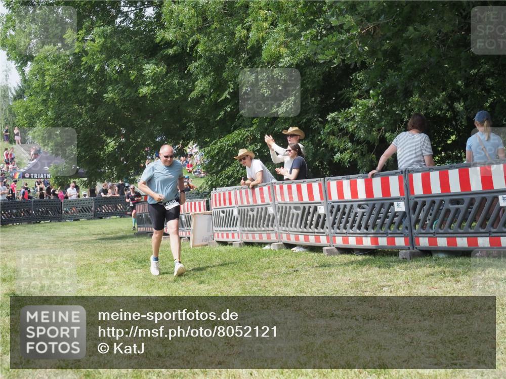 21.06.2025 - 27. Vierlanden-Triathlon KatJ http://msf.ph/oto/8052121 15.06.2025 11:48:45 Ziel 466 meine-sportfotos.de