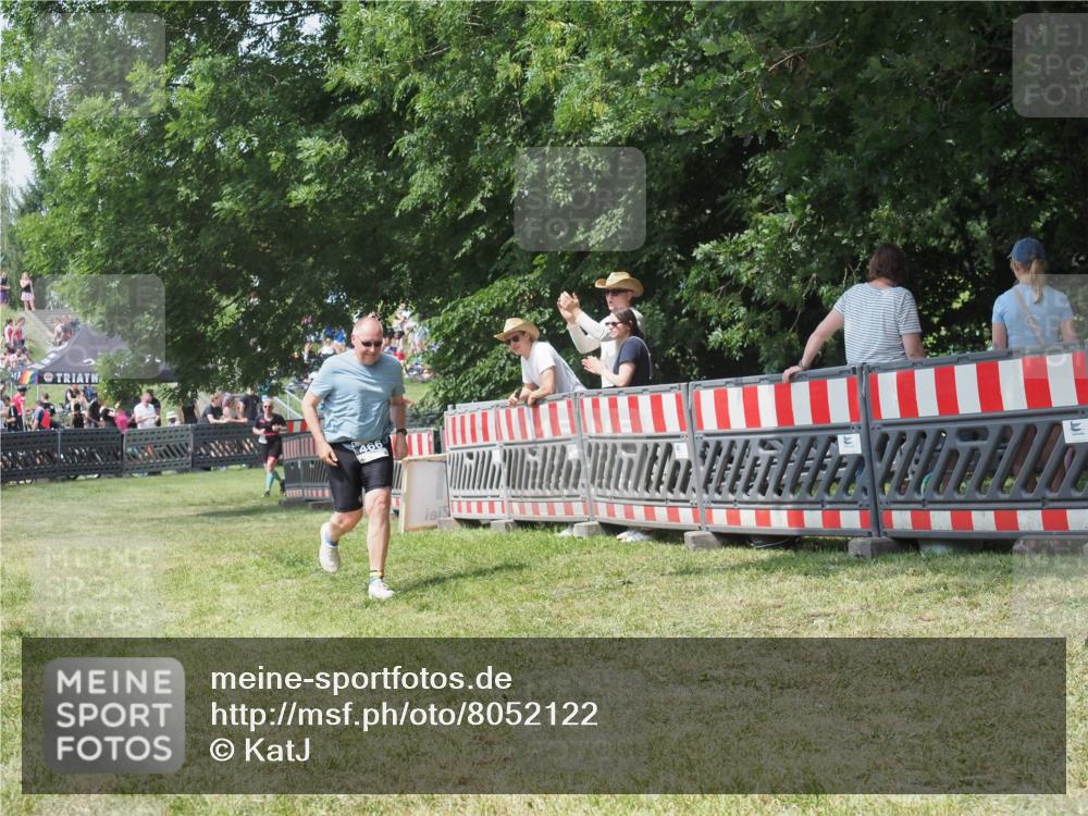 21.06.2025 - 27. Vierlanden-Triathlon KatJ http://msf.ph/oto/8052122 15.06.2025 11:48:45 Ziel 466 meine-sportfotos.de