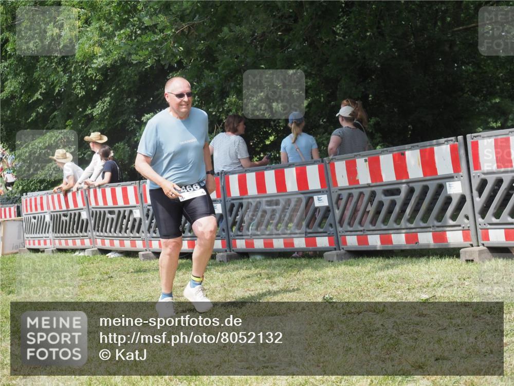 21.06.2025 - 27. Vierlanden-Triathlon KatJ http://msf.ph/oto/8052132 15.06.2025 11:48:47 Ziel 466, 510 meine-sportfotos.de