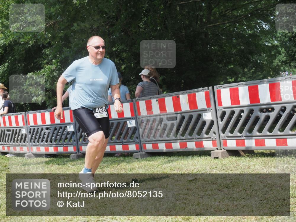 21.06.2025 - 27. Vierlanden-Triathlon KatJ http://msf.ph/oto/8052135 15.06.2025 11:48:47 Ziel 466, 510 meine-sportfotos.de