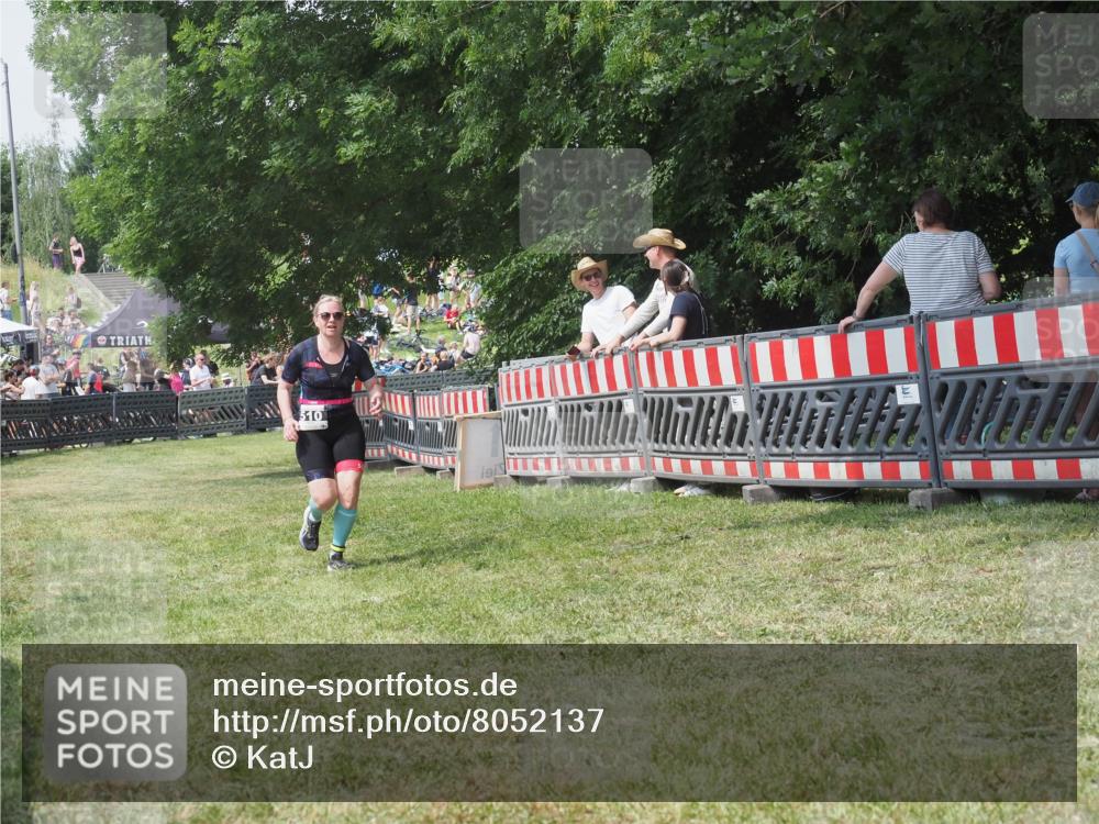 21.06.2025 - 27. Vierlanden-Triathlon KatJ http://msf.ph/oto/8052137 15.06.2025 11:48:53 Ziel 510 meine-sportfotos.de