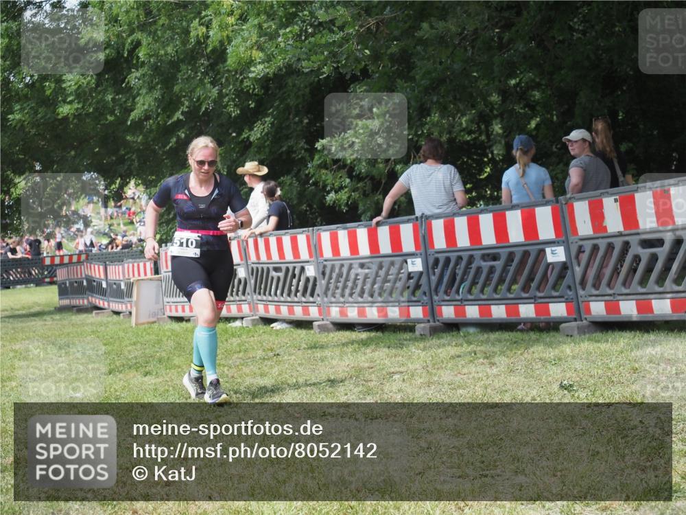 21.06.2025 - 27. Vierlanden-Triathlon KatJ http://msf.ph/oto/8052142 15.06.2025 11:48:55 Ziel 510 meine-sportfotos.de
