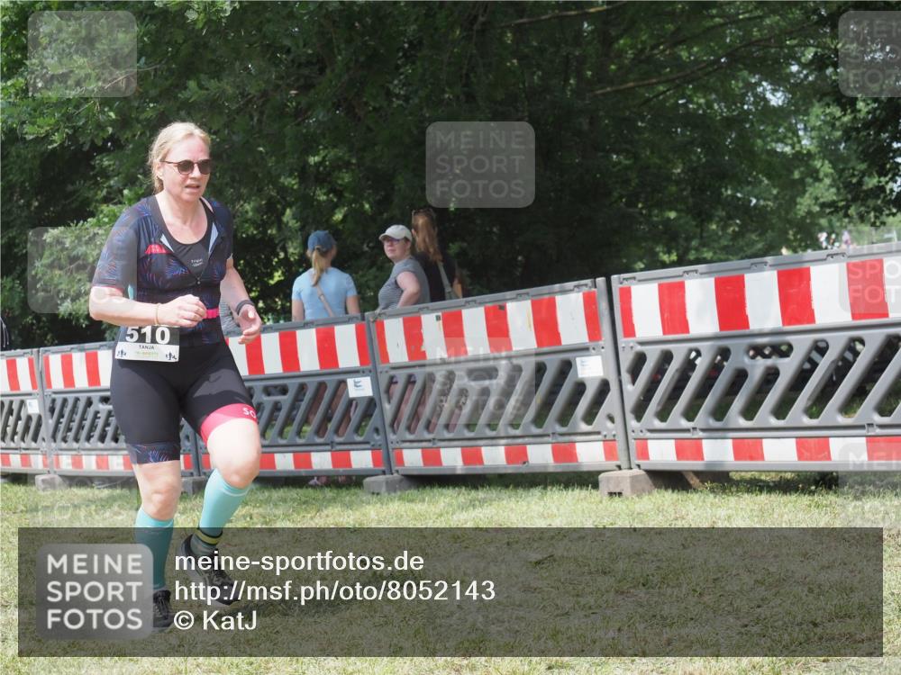 21.06.2025 - 27. Vierlanden-Triathlon KatJ http://msf.ph/oto/8052143 15.06.2025 11:48:56 Ziel 510 meine-sportfotos.de