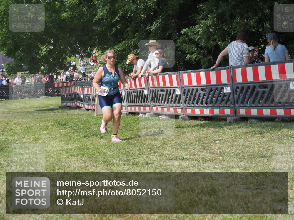 21.06.2025 - 27. Vierlanden-Triathlon KatJ http://msf.ph/oto/8052150 15.06.2025 11:49:15 Ziel 501 meine-sportfotos.de