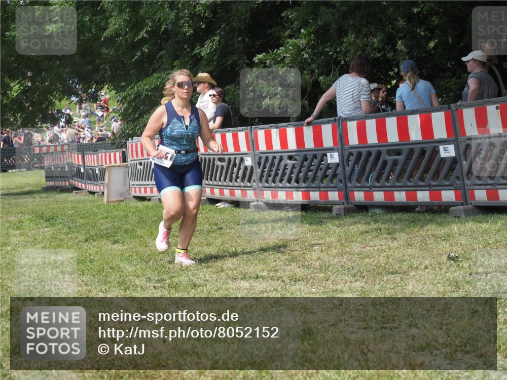 21.06.2025 - 27. Vierlanden-Triathlon KatJ http://msf.ph/oto/8052152 15.06.2025 11:49:15 Ziel 501 meine-sportfotos.de