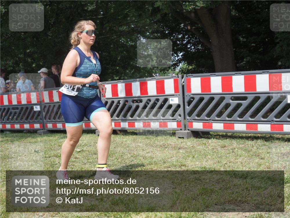 21.06.2025 - 27. Vierlanden-Triathlon KatJ http://msf.ph/oto/8052156 15.06.2025 11:49:17 Ziel 501 meine-sportfotos.de