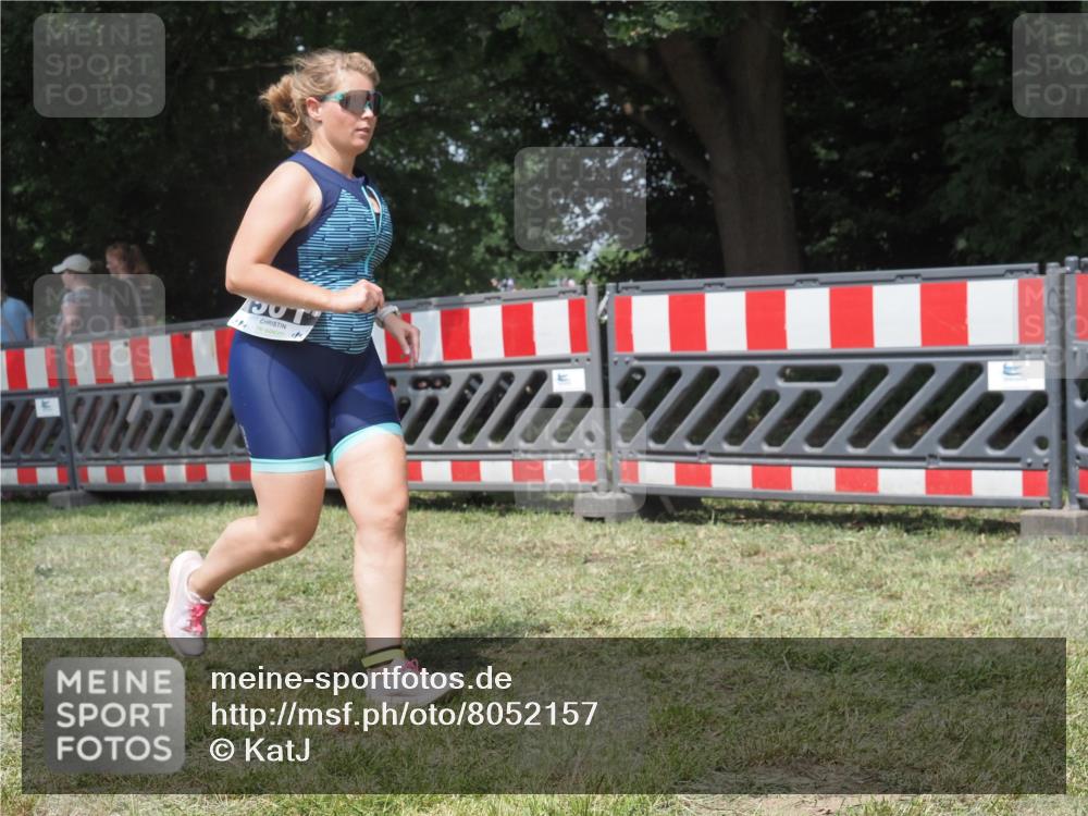 21.06.2025 - 27. Vierlanden-Triathlon KatJ http://msf.ph/oto/8052157 15.06.2025 11:49:17 Ziel 501 meine-sportfotos.de