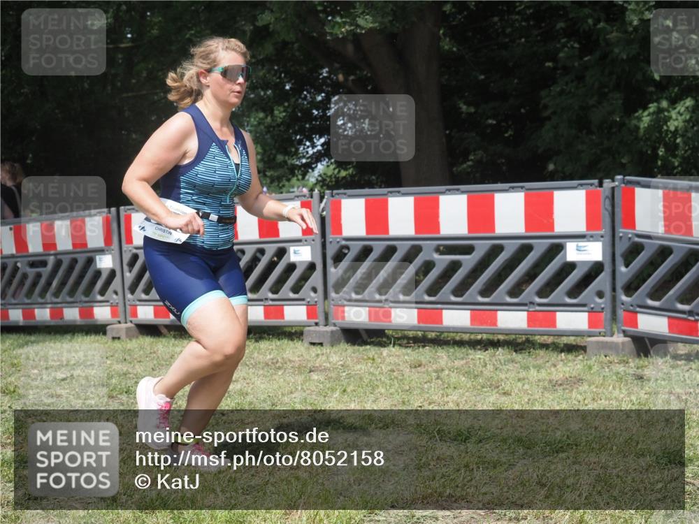 21.06.2025 - 27. Vierlanden-Triathlon KatJ http://msf.ph/oto/8052158 15.06.2025 11:49:17 Ziel 501 meine-sportfotos.de