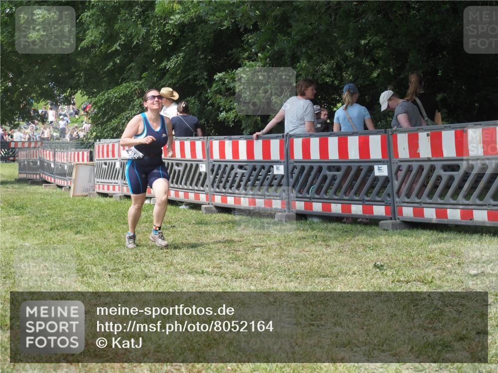 21.06.2025 - 27. Vierlanden-Triathlon KatJ http://msf.ph/oto/8052164 15.06.2025 11:50:11 Ziel 485 meine-sportfotos.de