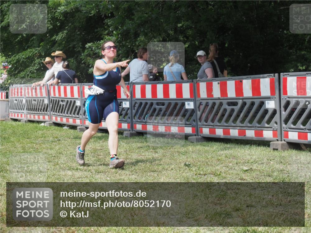 21.06.2025 - 27. Vierlanden-Triathlon KatJ http://msf.ph/oto/8052170 15.06.2025 11:50:12 Ziel 485 meine-sportfotos.de