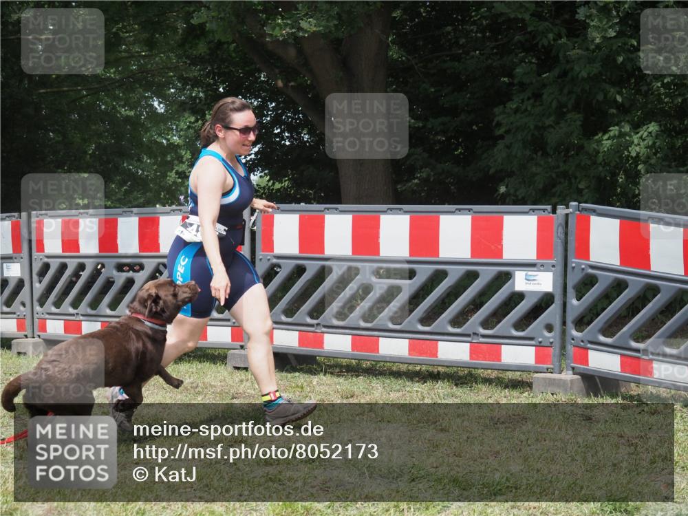21.06.2025 - 27. Vierlanden-Triathlon KatJ http://msf.ph/oto/8052173 15.06.2025 11:50:13 Ziel 485 meine-sportfotos.de