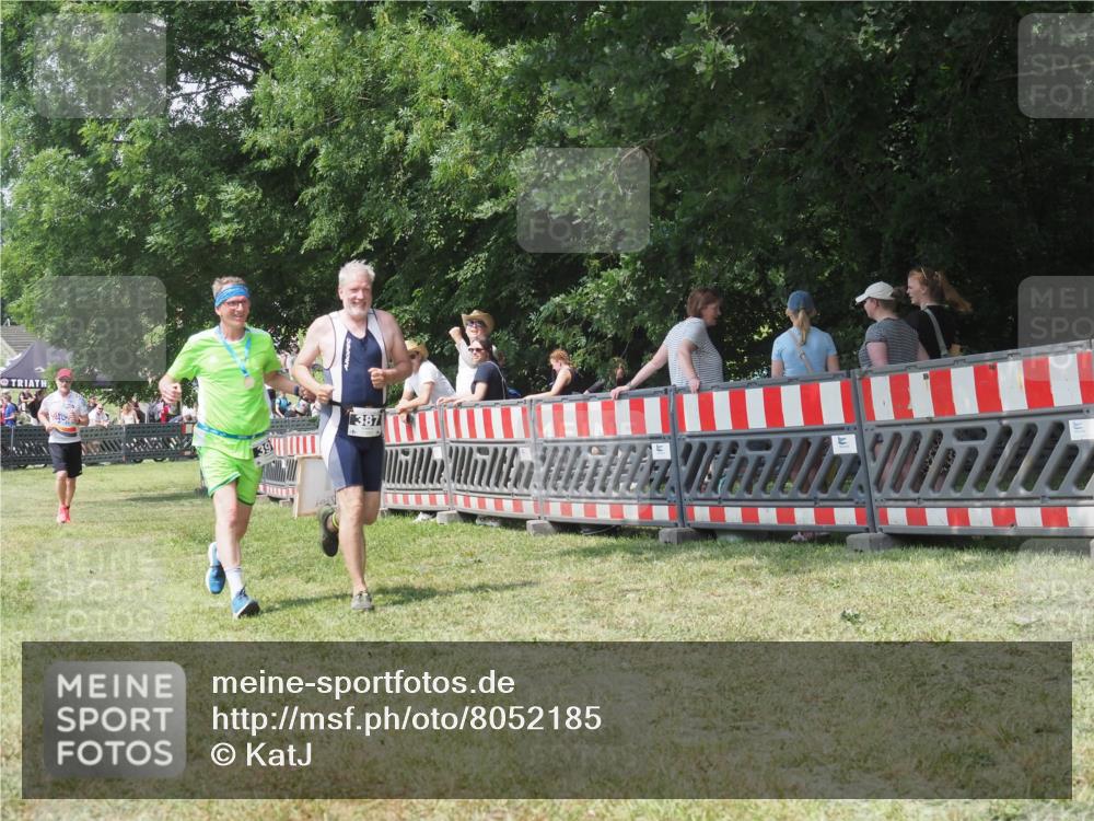 21.06.2025 - 27. Vierlanden-Triathlon KatJ http://msf.ph/oto/8052185 15.06.2025 11:50:59 Ziel 371, 387 meine-sportfotos.de