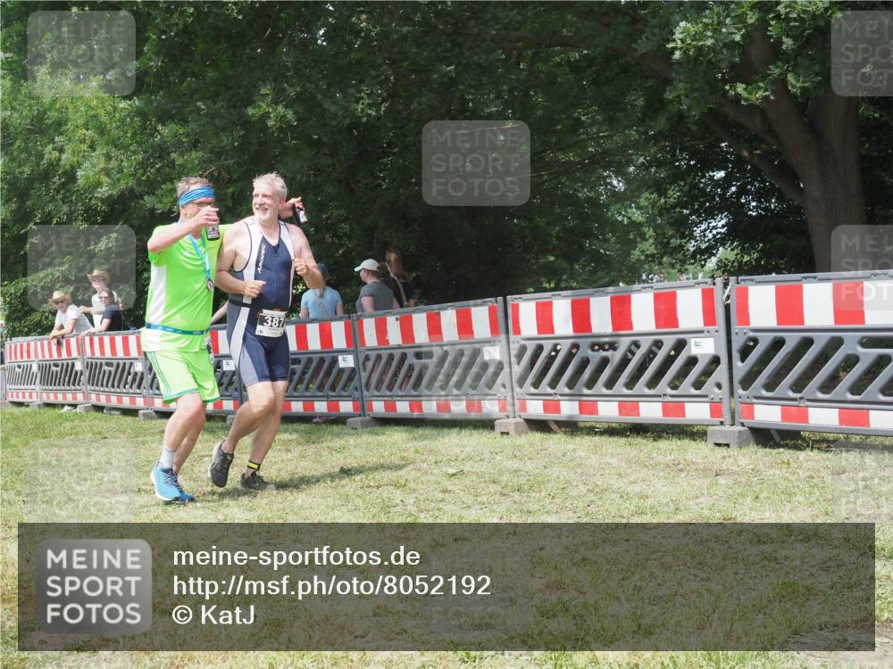 21.06.2025 - 27. Vierlanden-Triathlon KatJ http://msf.ph/oto/8052192 15.06.2025 11:51:00 Ziel 371, 387 meine-sportfotos.de