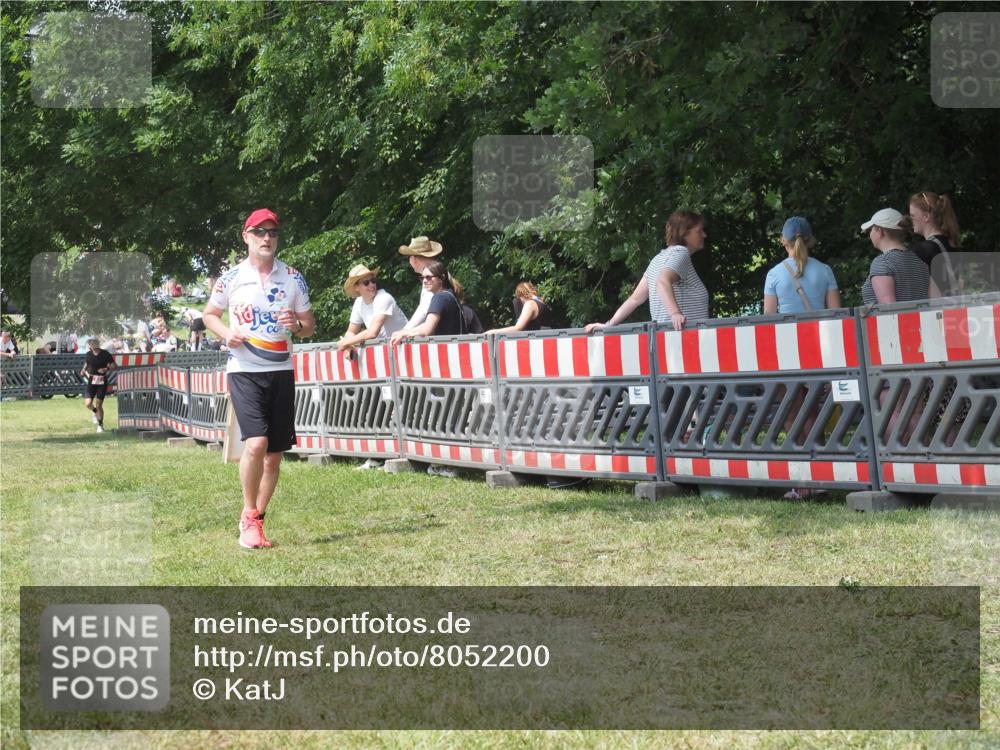 21.06.2025 - 27. Vierlanden-Triathlon KatJ http://msf.ph/oto/8052200 15.06.2025 11:51:04 Ziel 371 meine-sportfotos.de