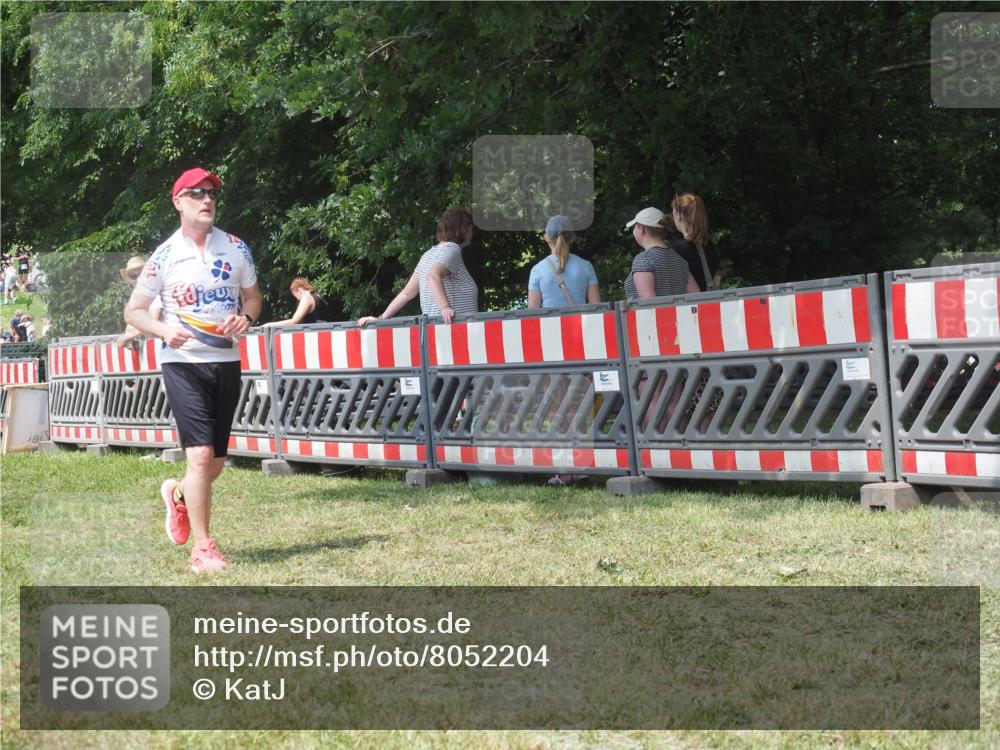 21.06.2025 - 27. Vierlanden-Triathlon KatJ http://msf.ph/oto/8052204 15.06.2025 11:51:04 Ziel 371 meine-sportfotos.de