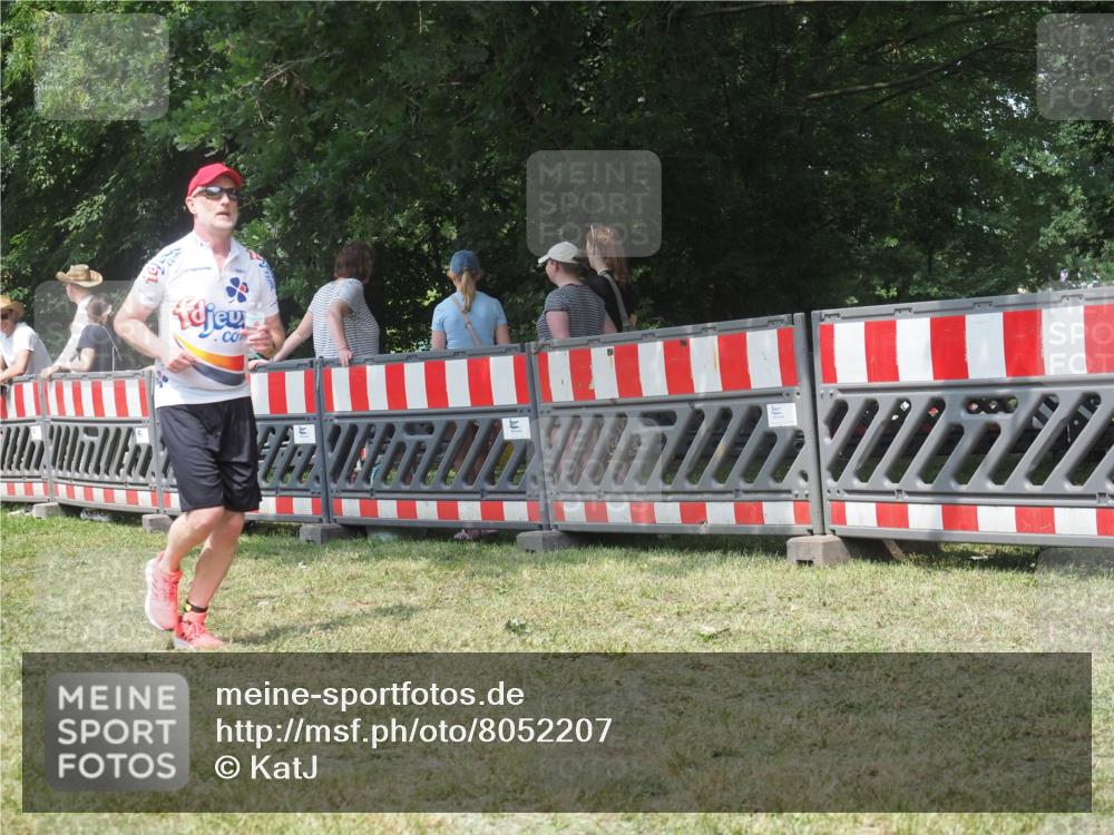 21.06.2025 - 27. Vierlanden-Triathlon KatJ http://msf.ph/oto/8052207 15.06.2025 11:51:05 Ziel 371 meine-sportfotos.de